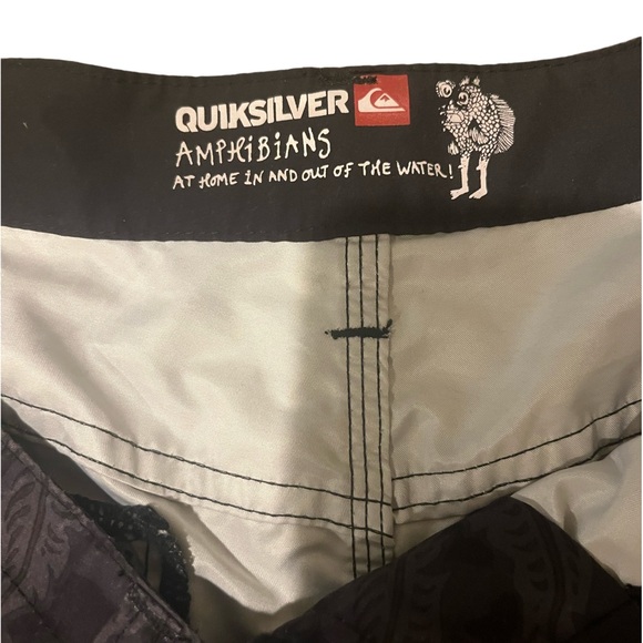 Men’s Quicksilver Shorts - Picture 2 of 4